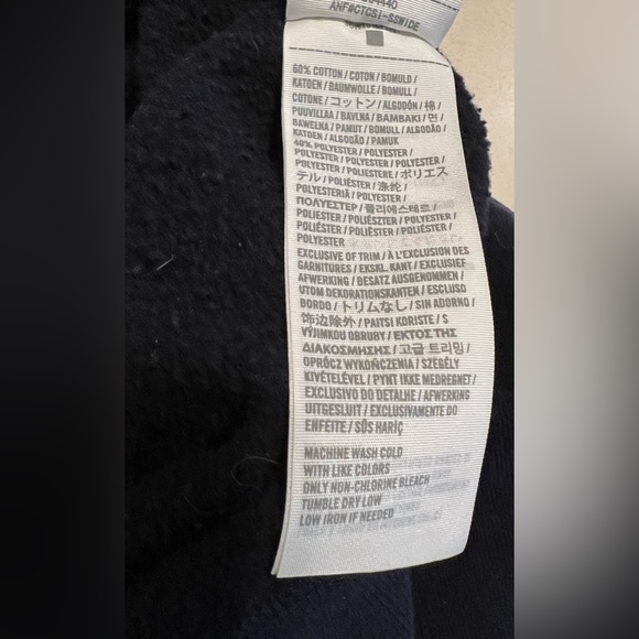 🏝️NAVY BLUE Crewneck by Gilly Hicks — GH— Bondi Beach Club 1932 — Youth Large - Picture 5 of 6